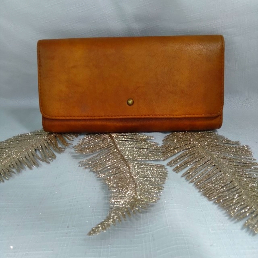 Universal Thread wallet